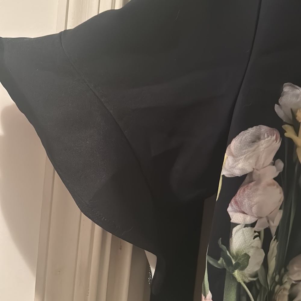 Floral Crop Top with Petal sleeves. - Picture 7 of 7
